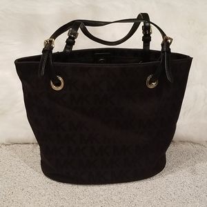Micheal kors bucket purse